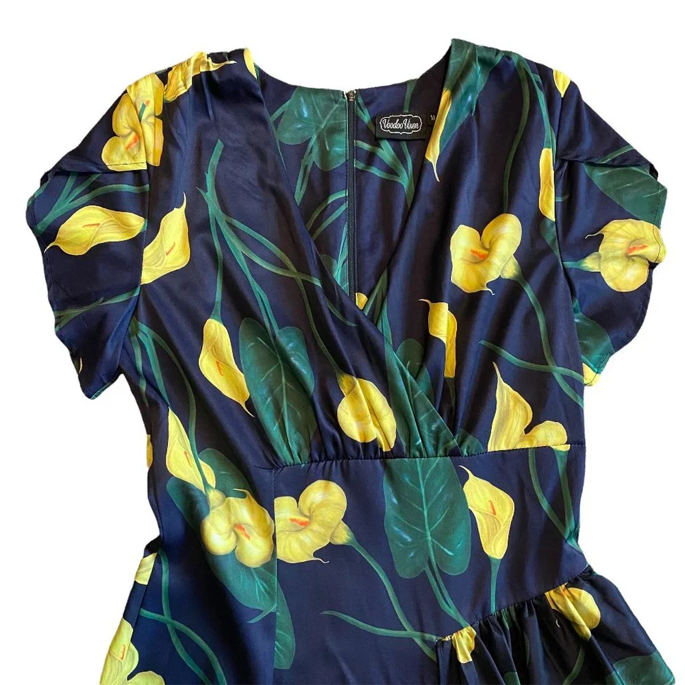 SOLD! Voodoo Vixen Flora Calla Lily Print Dress 40s Pinup Rockabilly Size Medium - Picture 3 of 9